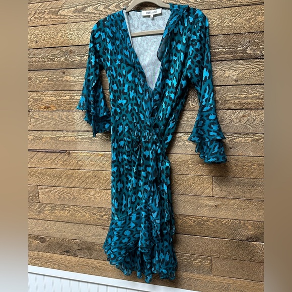 Diane von Furstenberg Carli Ruffled Wrap Dress - Size 4 - Picture 4 of 6